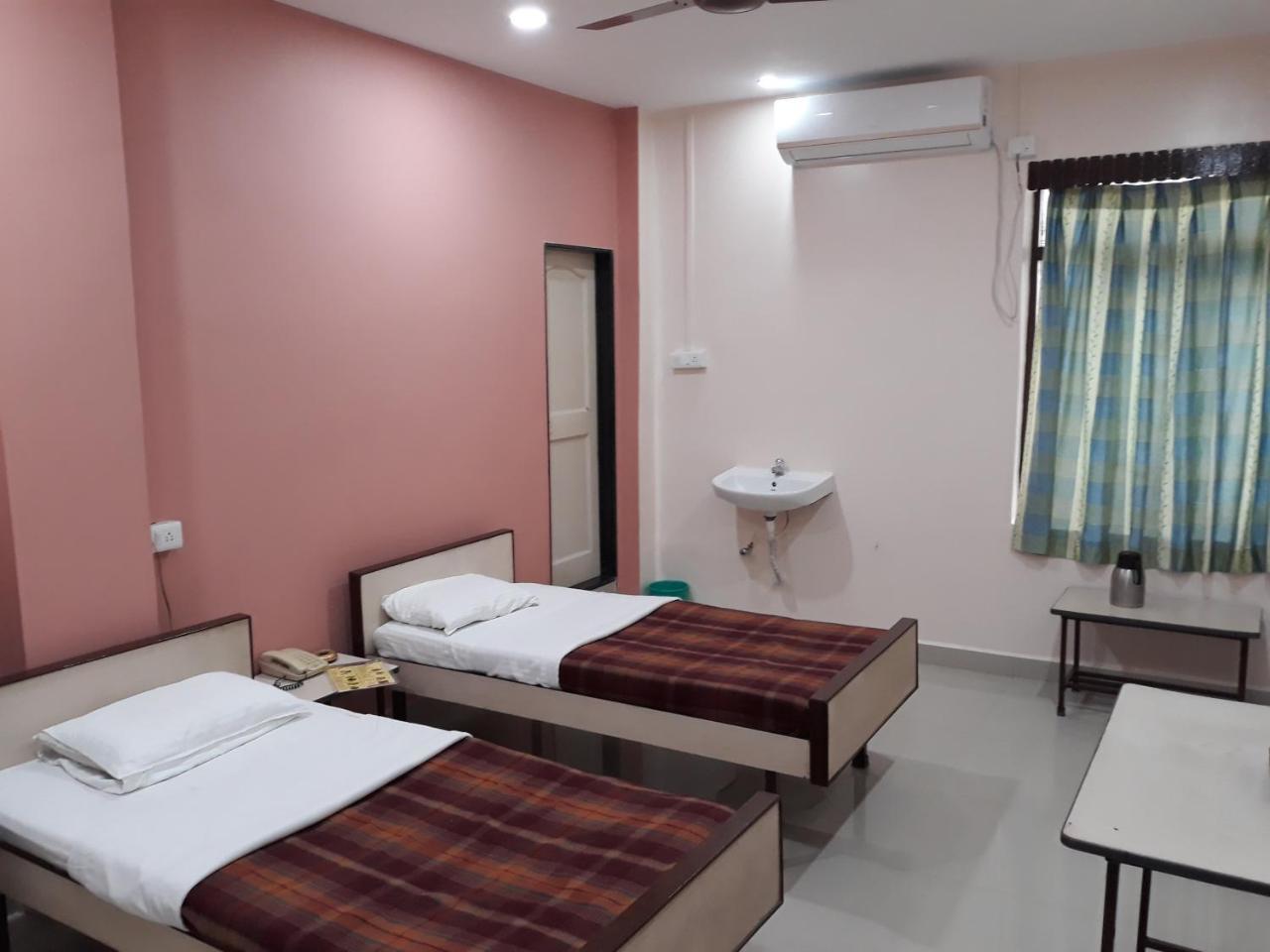 Hotel Gomatgiri Aurangábád Kültér fotó